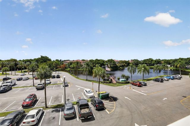 250 Jacaranda Dr 411, Plantation, FL 33324