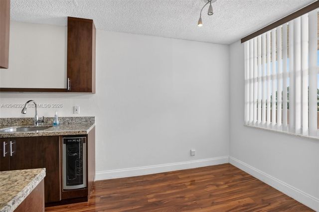 250 Jacaranda Dr 411, Plantation, FL 33324