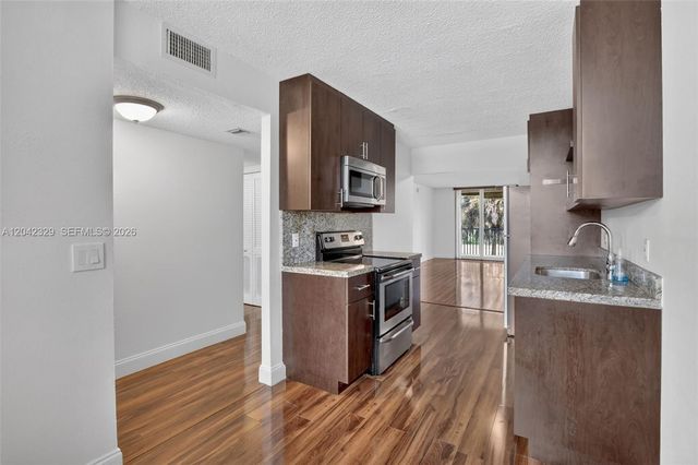 250 Jacaranda Dr 411, Plantation, FL 33324