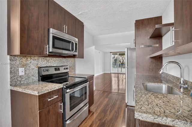 250 Jacaranda Dr 411, Plantation, FL 33324