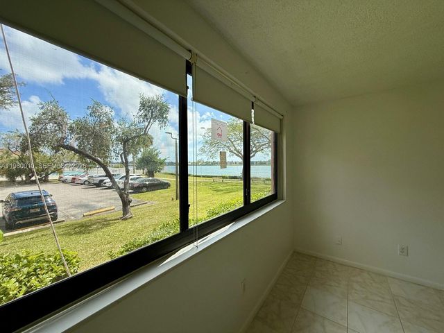 20850 San Simeon Way 105-5, Miami, FL 33179
