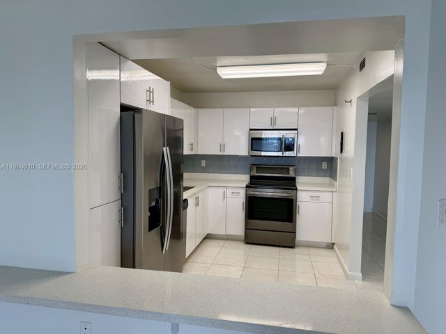 20850 San Simeon Way 105-5, Miami, FL 33179