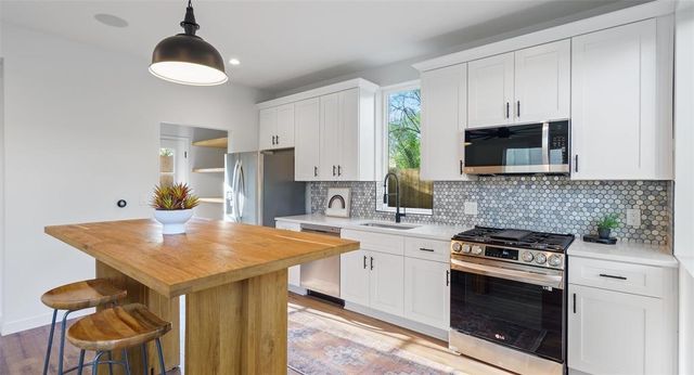 5506 Peppertree PKWY 2, Austin, TX 78744