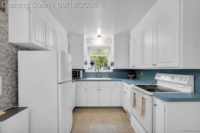 27250 Santa Barbara Drive, Lathrup Village, MI 48076