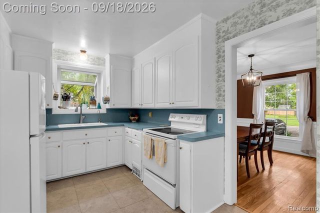 27250 Santa Barbara Drive, Lathrup Village, MI 48076