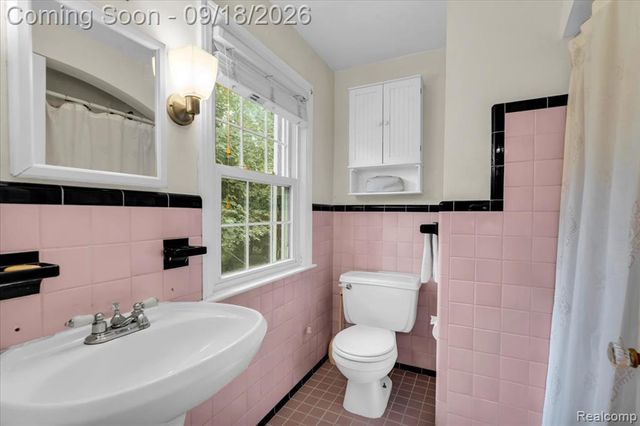 27250 Santa Barbara Drive, Lathrup Village, MI 48076