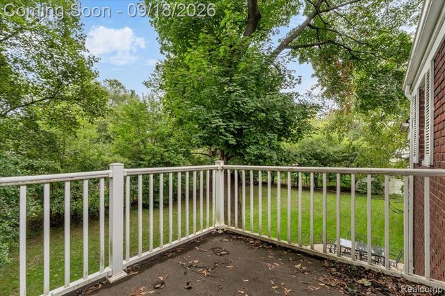 27250 Santa Barbara Drive, Lathrup Village, MI 48076