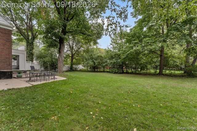 27250 Santa Barbara Drive, Lathrup Village, MI 48076