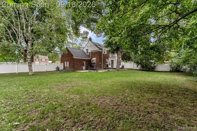 27250 Santa Barbara Drive, Lathrup Village, MI 48076