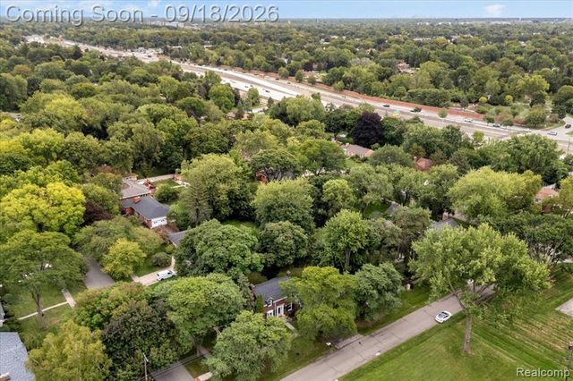 27250 Santa Barbara Drive, Lathrup Village, MI 48076