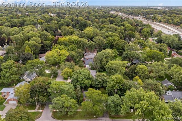 27250 Santa Barbara Drive, Lathrup Village, MI 48076