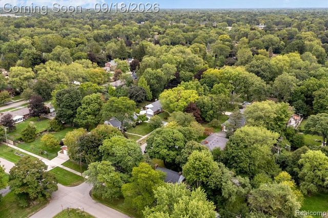 27250 Santa Barbara Drive, Lathrup Village, MI 48076