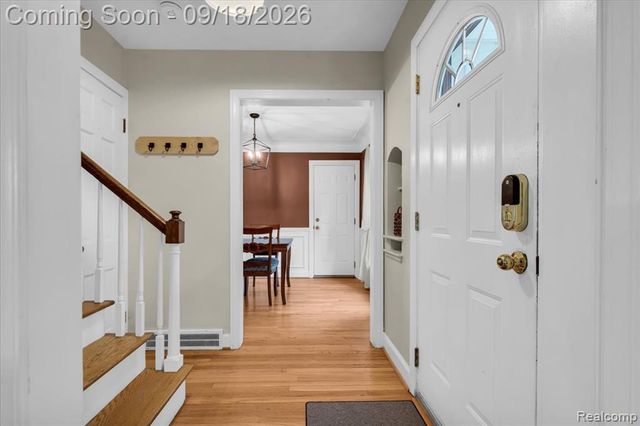 27250 Santa Barbara Drive, Lathrup Village, MI 48076