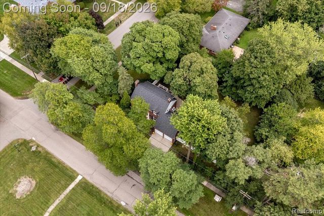 27250 Santa Barbara Drive, Lathrup Village, MI 48076