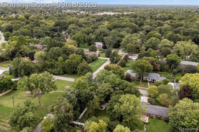 27250 Santa Barbara Drive, Lathrup Village, MI 48076