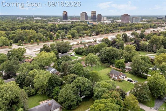 27250 Santa Barbara Drive, Lathrup Village, MI 48076