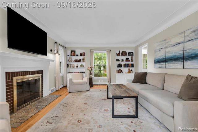27250 Santa Barbara Drive, Lathrup Village, MI 48076