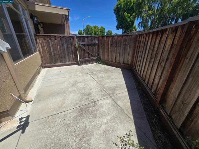 1525 Day Ave E, San Mateo, CA 94403