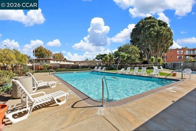 1525 Day Ave E, San Mateo, CA 94403
