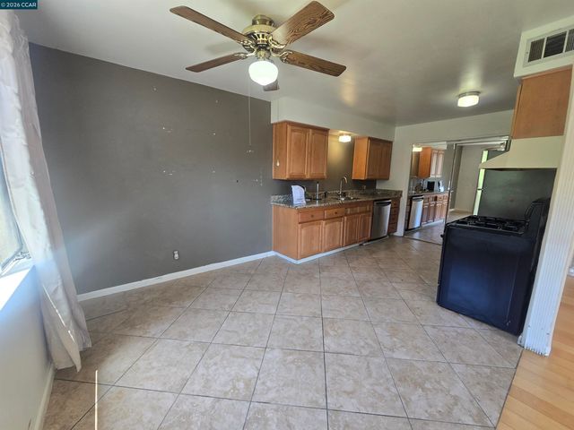 1525 Day Ave E, San Mateo, CA 94403