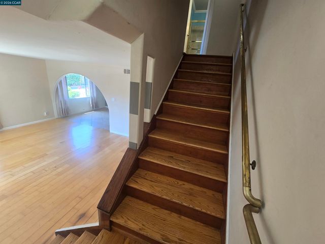1525 Day Ave E, San Mateo, CA 94403