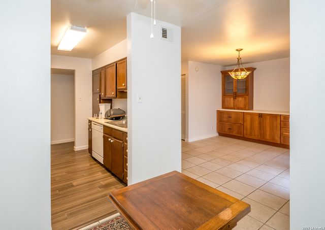 8702 Village Dr Apt 106, San Antonio, TX 78217