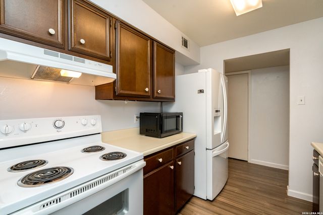 8702 Village Dr Apt 106, San Antonio, TX 78217