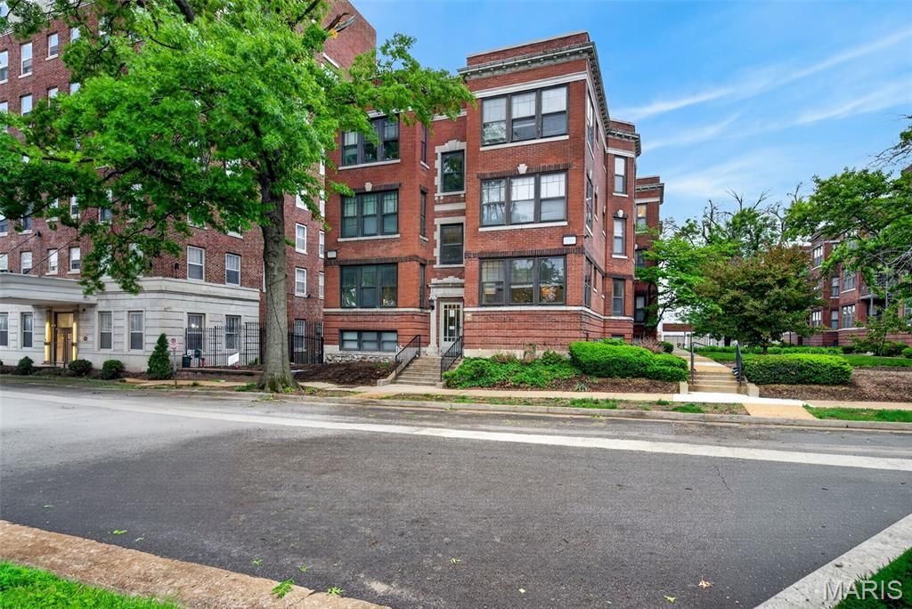 609 Clara Avenue 1A, St Louis, MO 63112