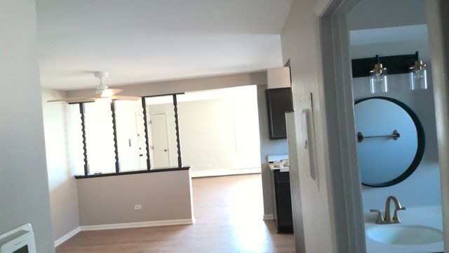 8800 W 76th Place 1W, Justice, IL 60458