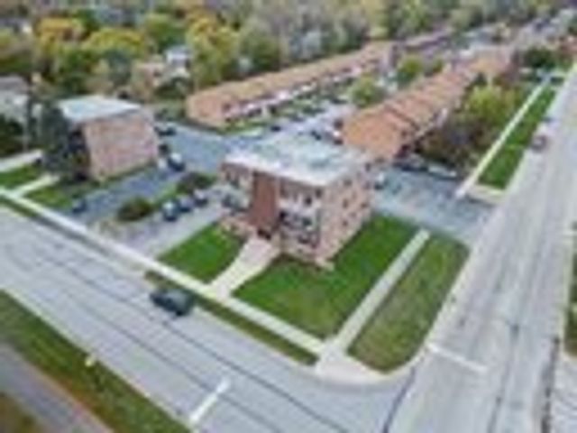 8800 W 76th Place 1W, Justice, IL 60458