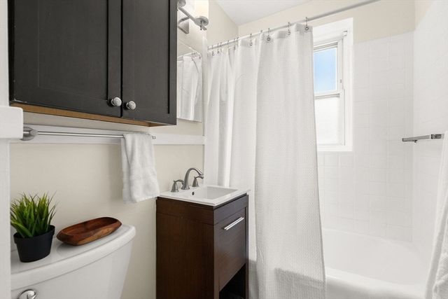 125 Farragut 35, Boston, MA 02127