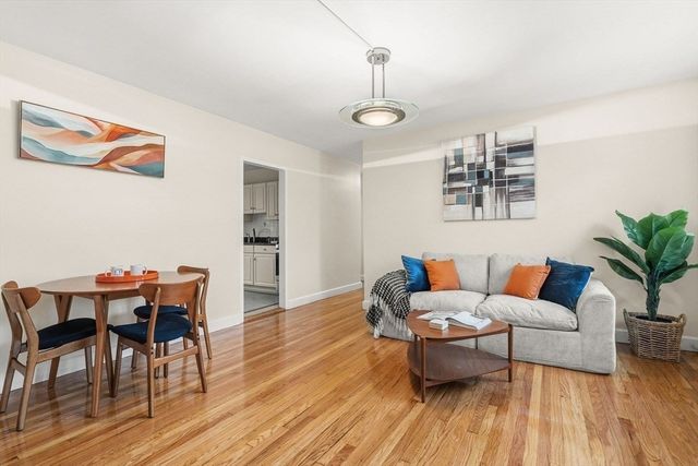 125 Farragut 35, Boston, MA 02127