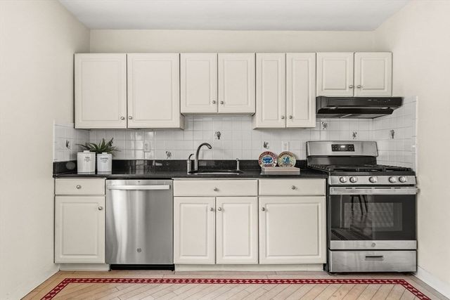 125 Farragut 35, Boston, MA 02127