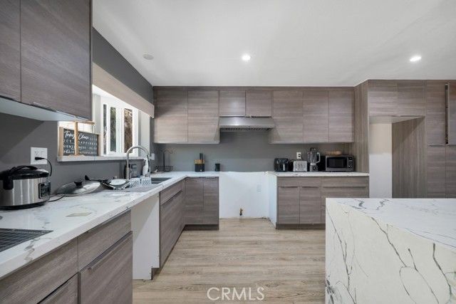 10122 Jovita Avenue, Chatsworth (los Angeles), CA 91311