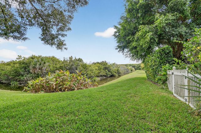 1848 Via Castello, Wellington, FL 33411