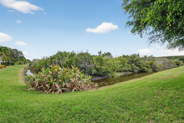 1848 Via Castello, Wellington, FL 33411