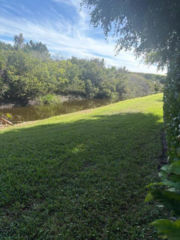 1848 Via Castello, Wellington, FL 33411