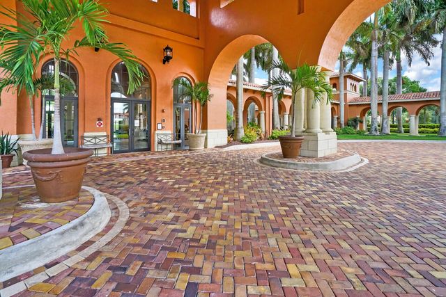 1848 Via Castello, Wellington, FL 33411