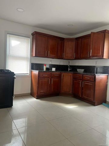 24125 144th Avenue 2nd Floor, Rosedale, NY 11422