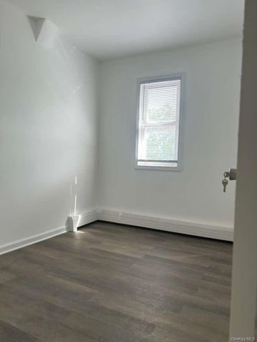 24125 144th Avenue 2nd Floor, Rosedale, NY 11422