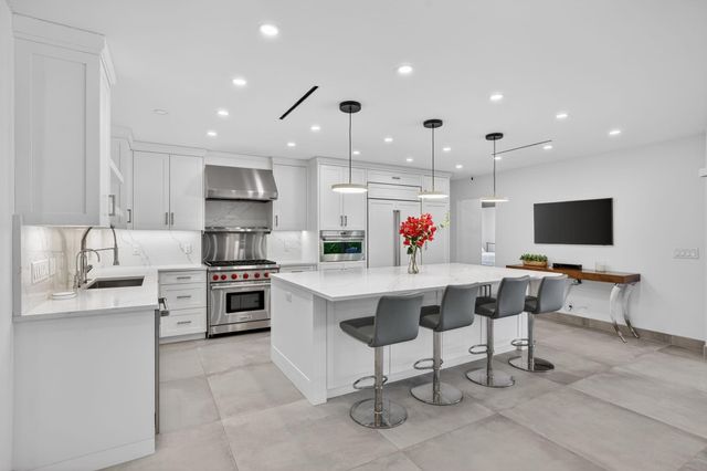 41 S COMPASS Drive, Fort Lauderdale, FL 33308