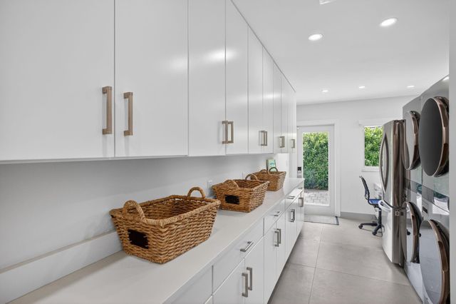 41 S COMPASS Drive, Fort Lauderdale, FL 33308