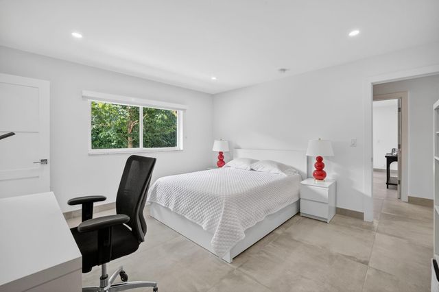 41 S COMPASS Drive, Fort Lauderdale, FL 33308