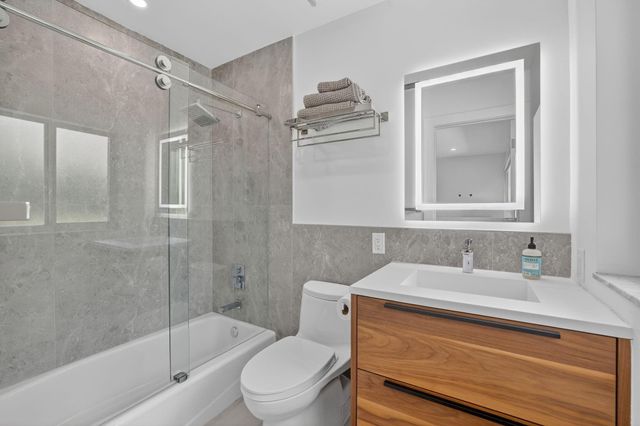 41 S COMPASS Drive, Fort Lauderdale, FL 33308