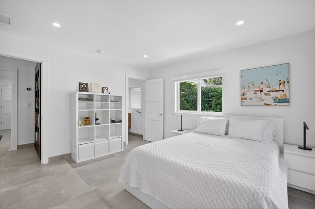 41 S COMPASS Drive, Fort Lauderdale, FL 33308