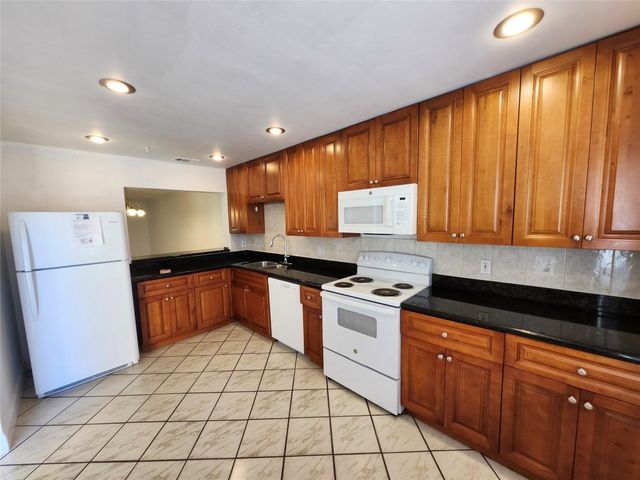 9421 NW 15th Street, Pembroke Pines, FL 33024