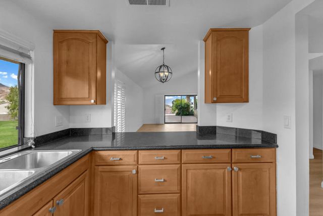 72384 Ridgecrest Lane, Palm Desert, CA 92260