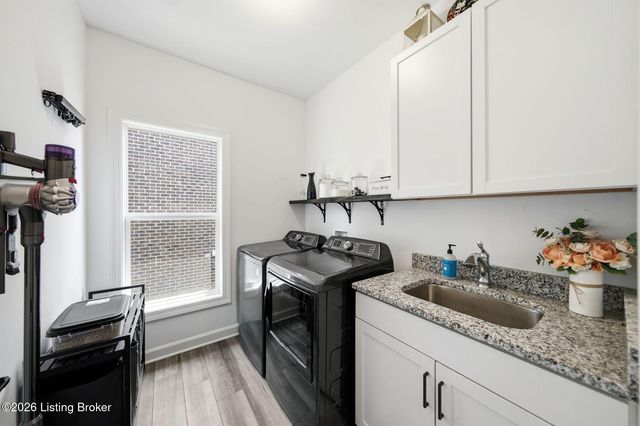 2411 Govern Ct, Fisherville, KY 40023