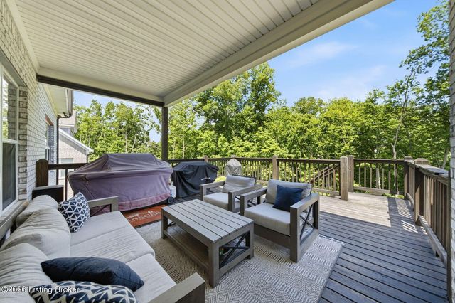 2411 Govern Ct, Fisherville, KY 40023
