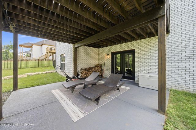 2411 Govern Ct, Fisherville, KY 40023
